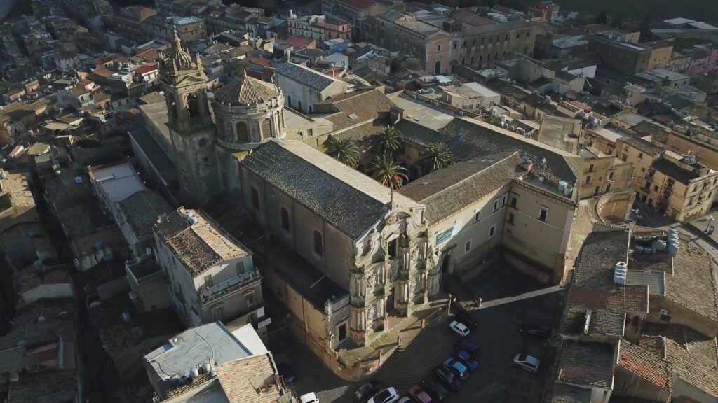 La chiesa di S. Francesco all'Immacolata -Caltagirone - Ingresso Museo Diocesano Vista Aerea