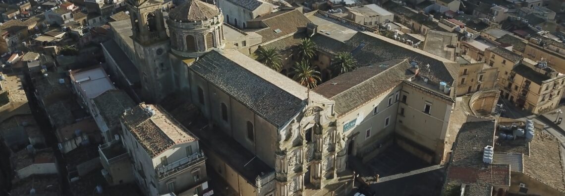 La chiesa di S. Francesco all'Immacolata -Caltagirone - Ingresso Museo Diocesano Vista Aerea