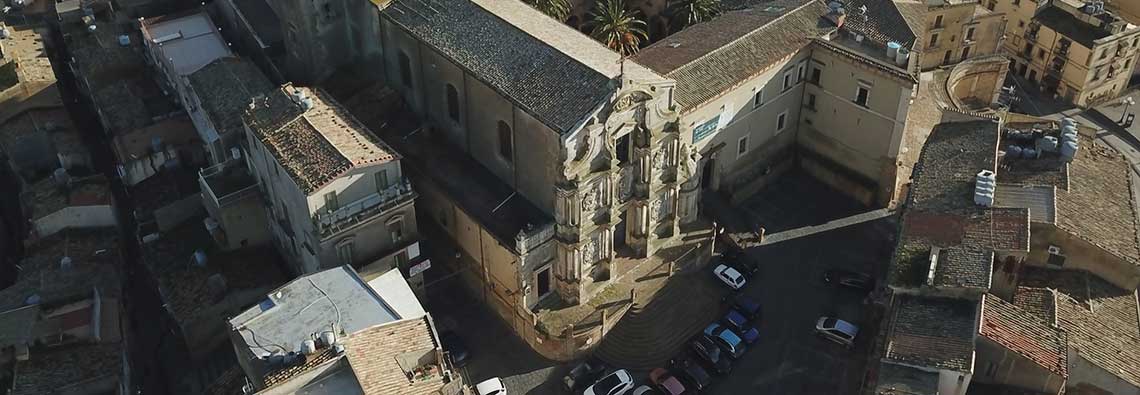 La chiesa di S. Francesco all'Immacolata -Caltagirone - Ingresso Museo Diocesano Vista Aerea